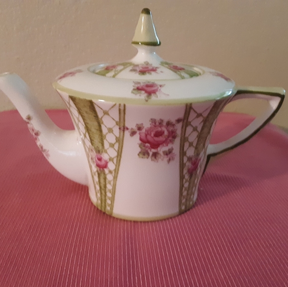 Vintage Tea Pot - Picture 3 of 7
